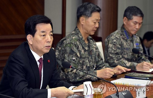 발언하는 한민구 장관      (서울 사진공동취재단=연합뉴스) 한민구 국방부 장관이 24일 오전 서울 용산 국방부에서 열린 전군주요지휘관회의에서 발언하고 있다.