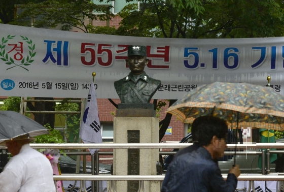 서울 영등포구 문래 근린공원에 있는 박정희 전 대통령 흉상./사진=뉴시스