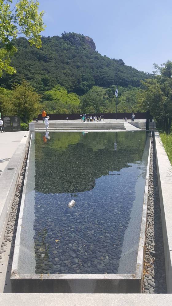노무현 전 대통령 묘역 모습. 위성욱 기자