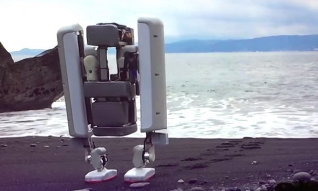 일본 샤프트가 처음 공개한 2족 로봇. 유튜브 갈무리