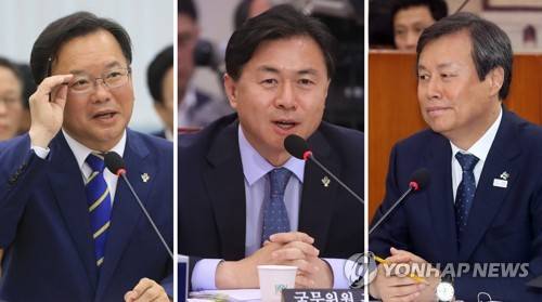(서울=연합뉴스) 서명곤 김도훈 신준희 기자 = 김부겸 행정자치부 장관 후보자(왼쪽부터), 김영춘 해양수산부 장관 후보자, 도종환 문화체육관광부 장관 후보자가 14일 국회에서 열린 인사청문회에서 여유로운 모습을 보이고 있다.