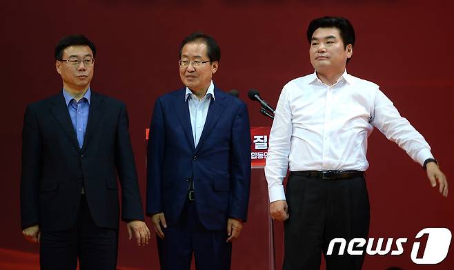 신상진(왼쪽부터), 홍준표, 원유철 자유한국당 당대표 후보들. 뉴스1 © News1 오장환 기자
