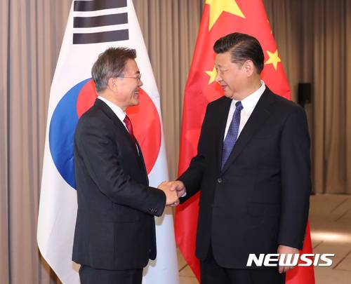 문재인 대통령과 시진핑 중국 국가주석.jpg | 인스티즈