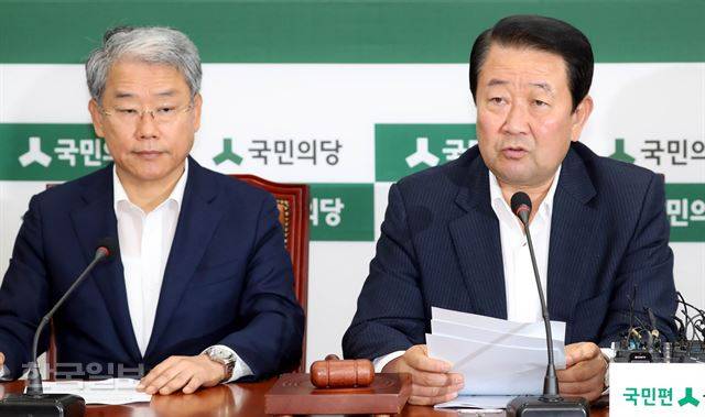 박주선 국민의당 비상대책위원장이 28일 서울 여의도 국회에서 열린 비대위 회의에서 모두 발언을 하고 있다. 배우한 기자