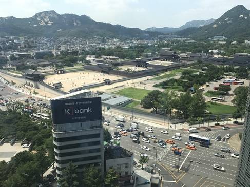 케이뱅크 사내 카페에서 창 밖을 바라보면 광화문과 경복궁 일대가 한 눈에 들어온다. /이승주 기자