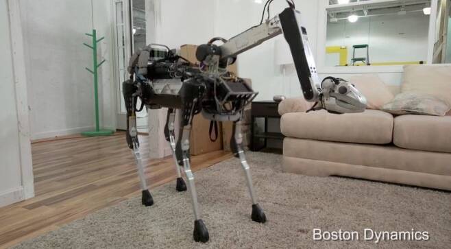 보스턴 다이내믹스가 가사 도우미용으로 개발한 네발 로봇 '스팟미니'. 보스턴 다이내믹스 제공