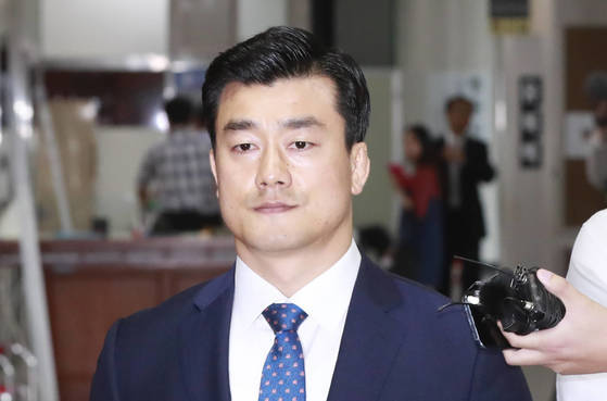 박근혜 전 대통령의 '비선 진료'를 묵인한 혐의 등을 받고 있는 이영선 전 청와대 경호관이 징역 1년을 선고받고 법정 구속됐다. [연합뉴스]