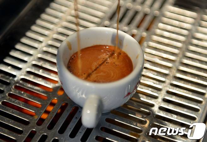 뉴욕에서 제조되고 있는 에스프레소 커피.© AFP=뉴스1