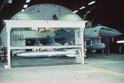 미국 및 NATO 공군 F-16 전투기에 탑재 가능한 B61 핵폭탄. (사진=미 공군 제공)