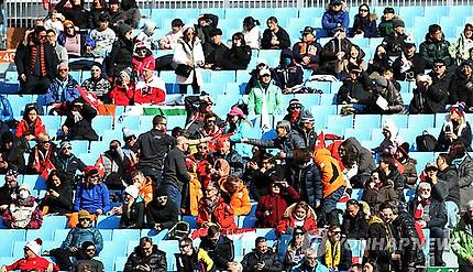 [올림픽] 결승인데....듬성듬성 스키 관중.. (정선=연합뉴스) 최재구 기자 = 15일 강원도 정선 알파인경기장에서 열린 2018평창동계올림픽 알파인스키 남자 활강경기에 결승임에도 관중석 곳곳의 좌석이 비어있다. 2018.2.15  jjaeck9@yna.co.kr  (끝)