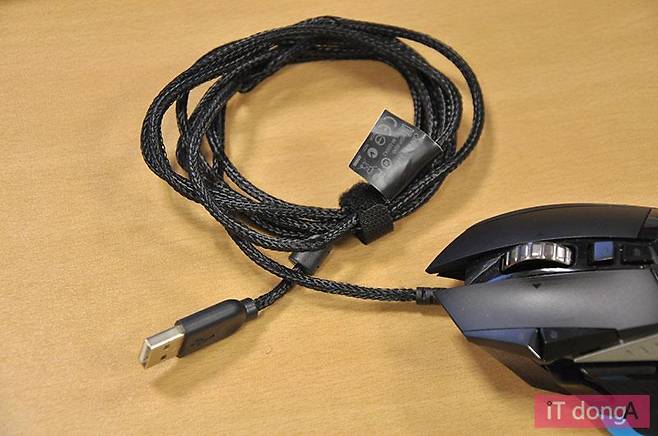 섬유 케이블을 적용한 마우스