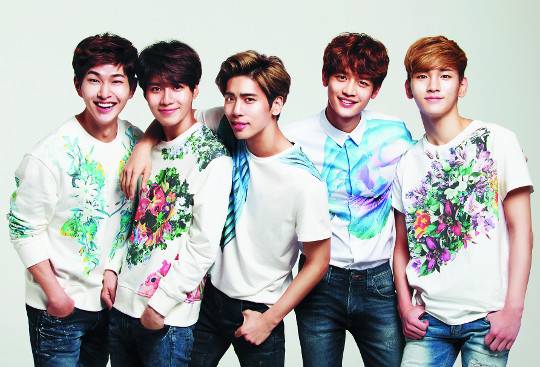 아시아와 유럽 등지에서 큰 사랑을 받고 있는 대표적인 한류 아이돌 ‘샤이니’. 더샘은 지난해 말 전 세계 소비자들과 소통하기 위해 이들을 전속모델로 기용했다. 더샘 제공