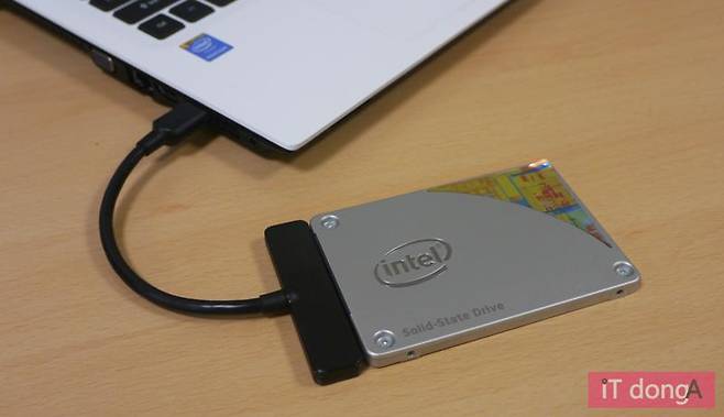SATA-USB 변환 케이블을 이용한 SSD 연결