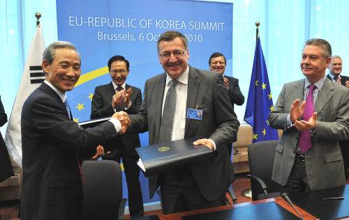 Korea, EU sign free trade pact