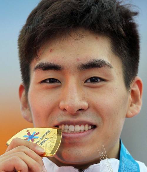 lee-seung-hoon-sets-asian-record-to-win-speed-skating-gold