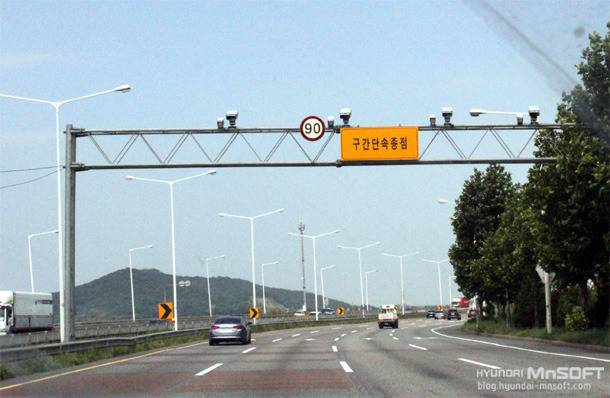 구간단속을 알리는 안내판[사진=현대 엠엔소프트 블로그]