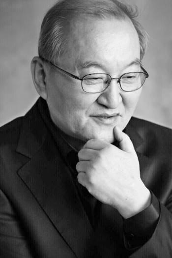 1970∼80년대 한국의 대표 아나운서 차인태. 그가 진행했던 ‘장학퀴즈’라는 프로그램은 곧 그의 이미지이기도 했다. 투병 전 모습이다.