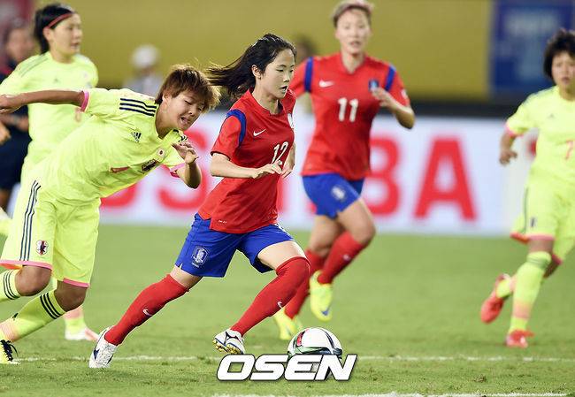 드리블하는 이민아 [사진=OSEN]