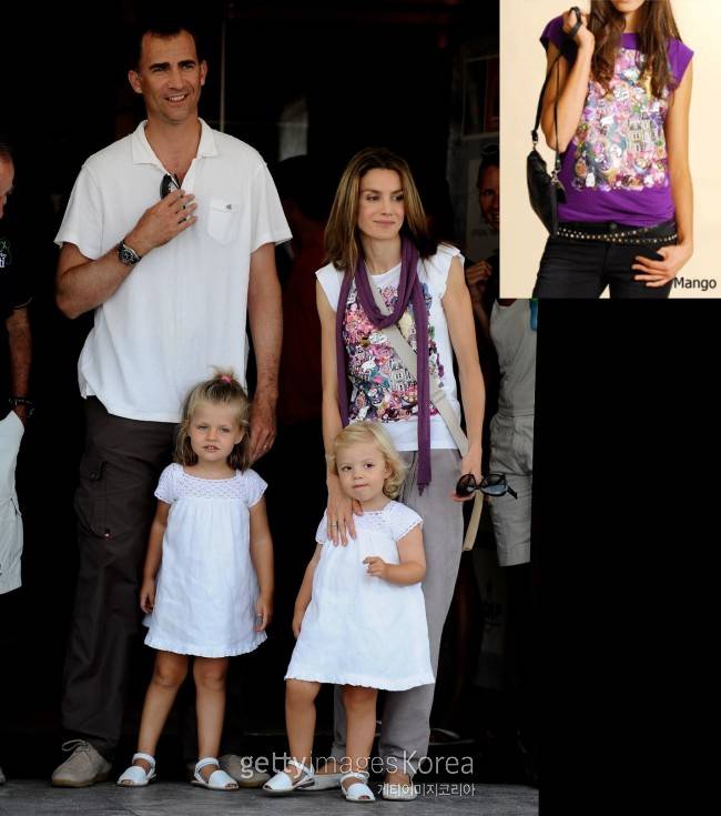 &nbsp;2009년 스페인 팔마데마요르카를 방문한 레티시아 왕비와 펠리페 6세 국왕. 왼쪽이 첫째딸 레오노르(9), 오른쪽이 둘째딸 소피아(8). 레티시아 왕비는 중저가 의류 망고의 티셔츠를 입고 있다.