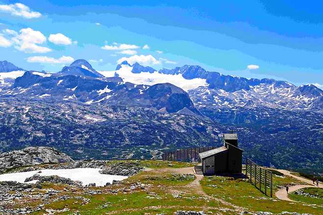 ‘음악의 나라’ 오스트리아는 사실 ‘알프스의 나라’다. 만년설과 빙하, 아름다운 호수 마을까지 알프스에서 볼 수 있는 모든 풍경이 오스트리아에 집약돼 있다. 사진은 하이킹 코스로 인기 있는 다흐슈타인(2885m)산.