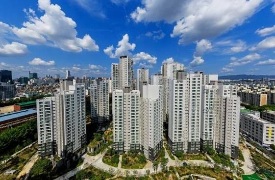 삼성물산이 대치 청실아파트를 재건축한 ‘래미안 대치 팰리스’의 모습. /삼성물산 제공