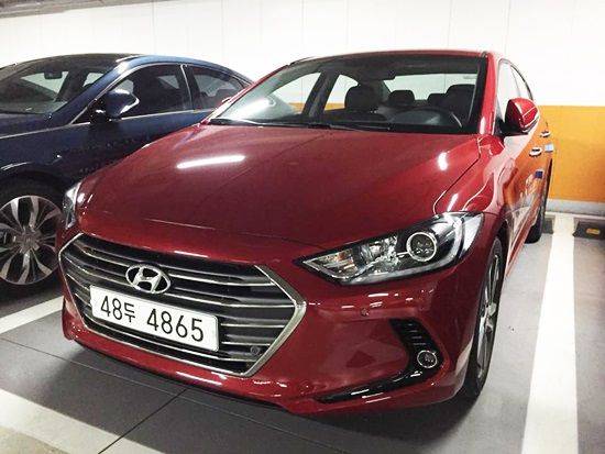 젊은 소비자들의 마음을 사로잡을 것 같은 파이어리 레드 색상의 신형 아반떼 (사진=지디넷코리아)