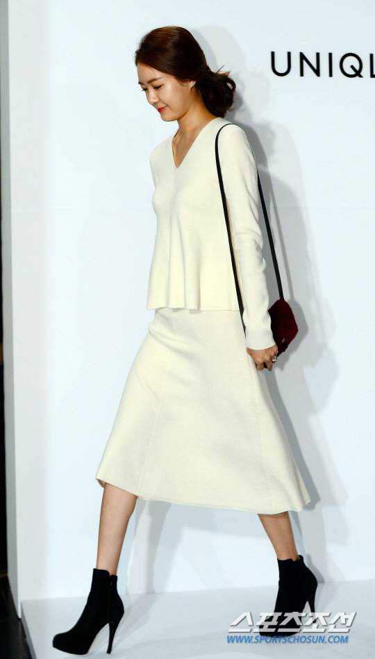 [포토] 이요원 '단아한 워킹'