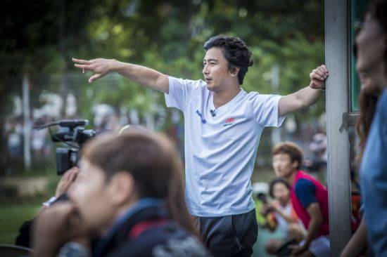 KBS 청춘FC 헝그리 일레븐에 출연한 안정환 감독. KBS제공