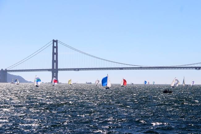 Adventurers set sail amongst the backdrop of the iconic Golden Gate Bridge in San Francisco, California. (Julie Jackson/The Korea Herald)
