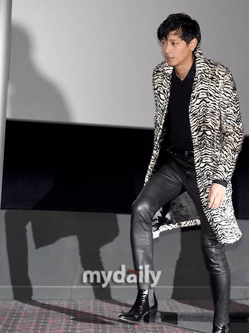 ▲ 강동원 '그림자마저 섹시한 남자'