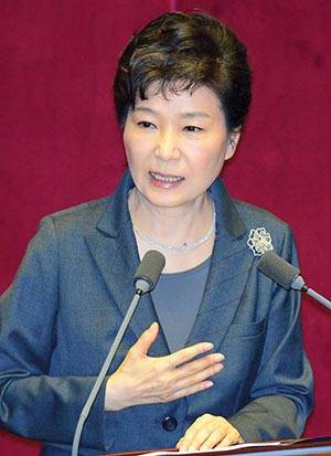 ⓒ연합뉴스 : 10월27일 박근혜 대통령은 국회에서 열린 시정연설에서 ‘역사 교과서 국정화’를 강조했다.