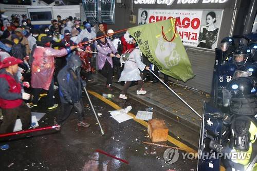 지난해 11월 14일 서울 도심에서 열린 '민중총궐기' 집회 <<연합뉴스 자료사진>>
