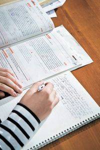 영어 공부할 때는 중요한 단어나 문장을 쓰면서 암기한다.