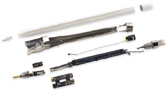 애플펜슬을 분해한 전체 모습. (사진=아이픽스잇)