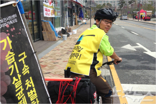 가습기 살균제 사건의 진실을 알리기 위해... 아픔을 딛고 페달을 밟는 안성우 씨 (사진=장규석 기자)