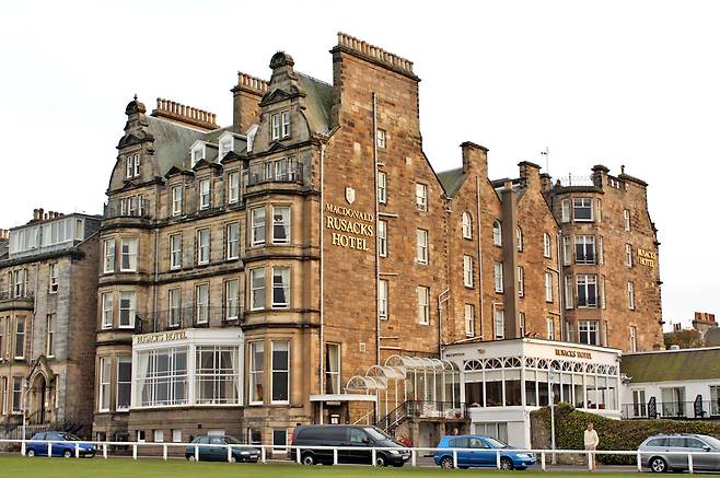 타이거 우즈가 즐겨찾는다는 루색 호텔.