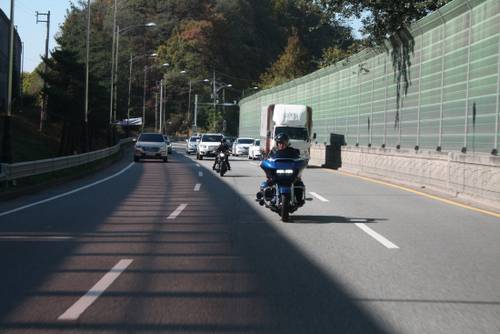 안태희 컨설턴트님이 앞장서고 저는 뒤를 따릅니다