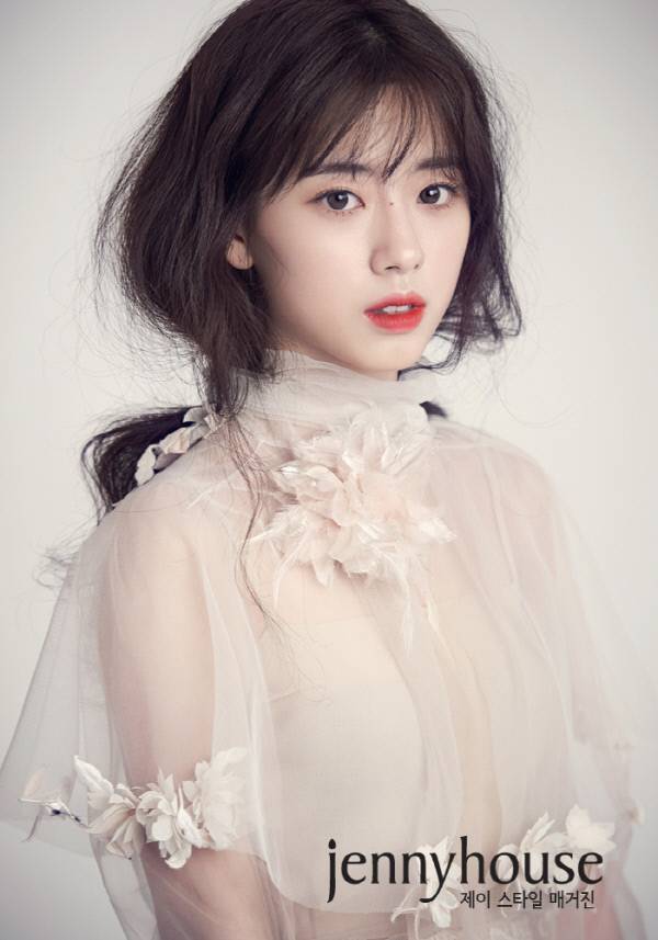 배우 신세휘 화보. 사진 매니지먼트 구