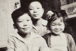 6·25전쟁이 끝난 후 다시 서울에 올라와 찍은 삼 남매 사진. 왼쪽부터 수영, 세영, 서영씨.