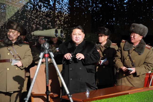 North Korea leader Kim Jong-un attends a recent artillery fire contest. (Yonhap)