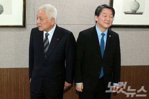 7일 국회 의원회관 의원식당에서 신당 창당을 추진중인 무소속 안철수 의원(우측)과 김한길 의원이 오찬 회동을 가졌다. (사진= 윤창원 기자)