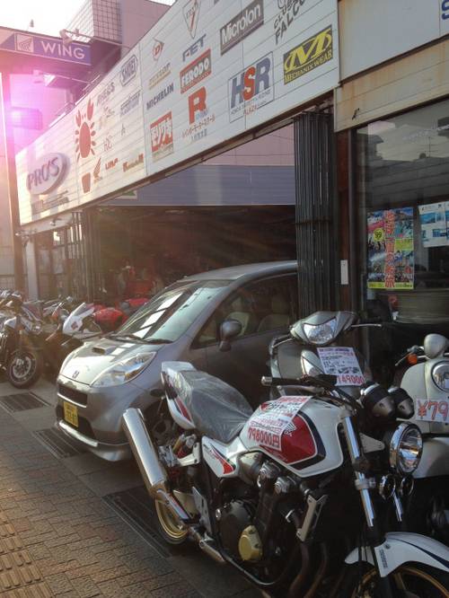 길가다 마주친 바이크샵에서 중고 매물로 내놓은 2012년식 CB1300.