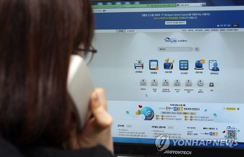 연말정산 간소화 서비스인 홈택스<<연합뉴스 자료사진>>
