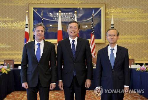 16일 협의에 앞서 포즈 취한 한미일 외교차관(AP.연합뉴스)