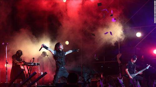 공연 중인 프레디 림과 쏘닉<<프레디 림 선거사무소 제공>>