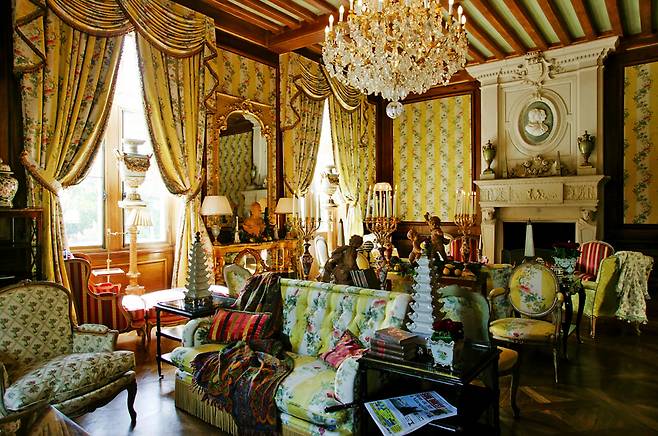 고전적인 미랭보의 로비.