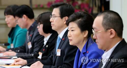 모두발언하는 박 대통령      (서울=연합뉴스) 백승렬 기자 = 박근혜 대통령이 20일 오전 청와대에서 열린 2016년 3번째 업무보고에서 모두발언하고 있다.      이날 업무보고에서는 교육부와 고용노동부, 보건복지부, 여성가족부 등 4개 부처가 협업으로 청년 일자리 창출 및 맞춤형 복지란 주제로 업무보고를 했다.  2016.1.20      srbaek@yna.co.kr