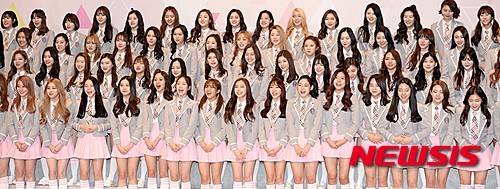 【서울=뉴시스】고범준 기자 = 21일 오후 서울 영등포구 63시티 그랜드볼룸에서 열린 Mnet '프로듀스 101' 제작발표회에서 프로듀스101 연습생들이 포즈를 취하고 있다. 2016.01.21.   bjko@newsis.com