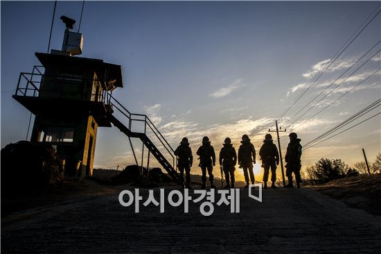 군사대국화의 길을 차근차근 다져가고 있는 중국은 우리나라처럼 성인 남성에게 병역의무를 부과하고 군에 징집한다.