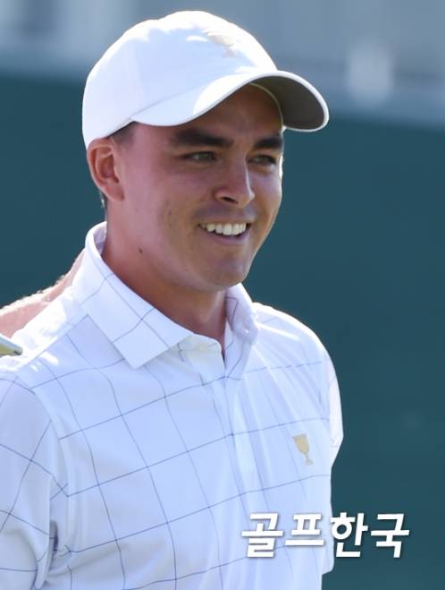 리키 파울러(27·미국)가 24일(현지시간) 아랍에미리트 아부다비의 아부다비 골프클럽에서 열린 유럽투어 아부다비 HSBC 골프챔피언십 우승을 차지했다. 사진은 2015년10월8일 프레지던츠컵에서의 모습이다. ⓒ골프한국